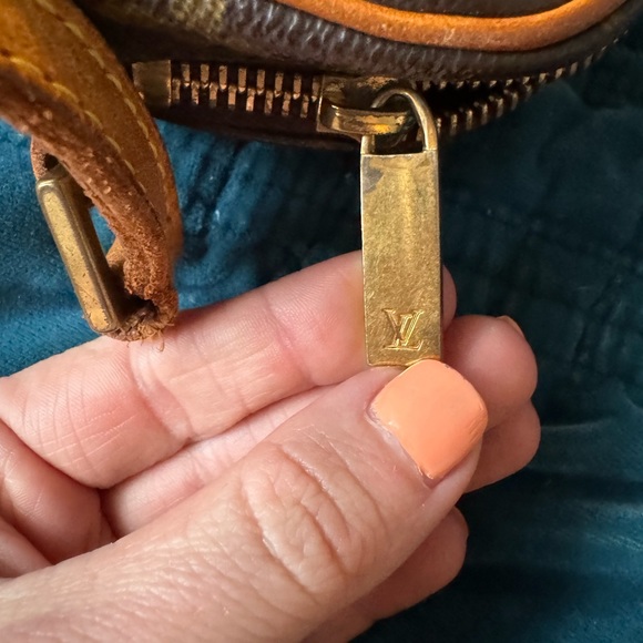 Authentic Louis Vuitton - Picture 9 of 10